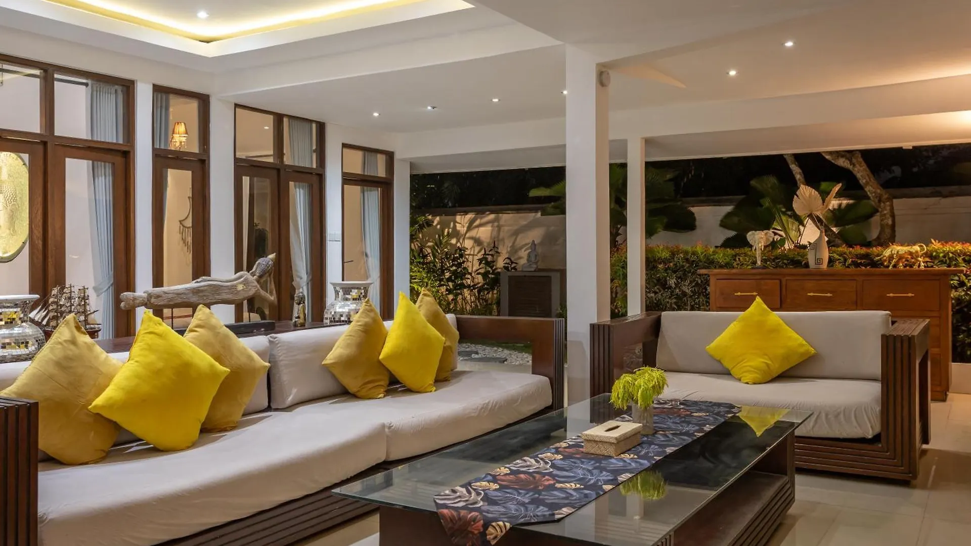 3 Bedroom Villa In D' Centre Seminyak 0*,  Indonésia