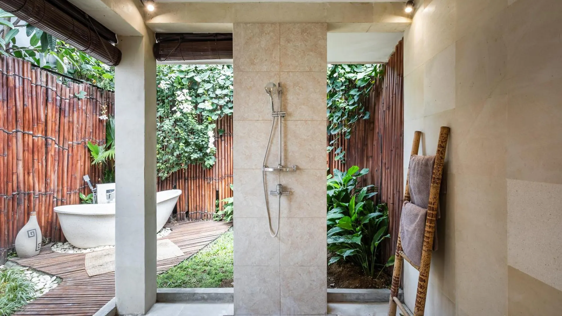 3 Bedroom Villa In D' Centre Seminyak Indonésia