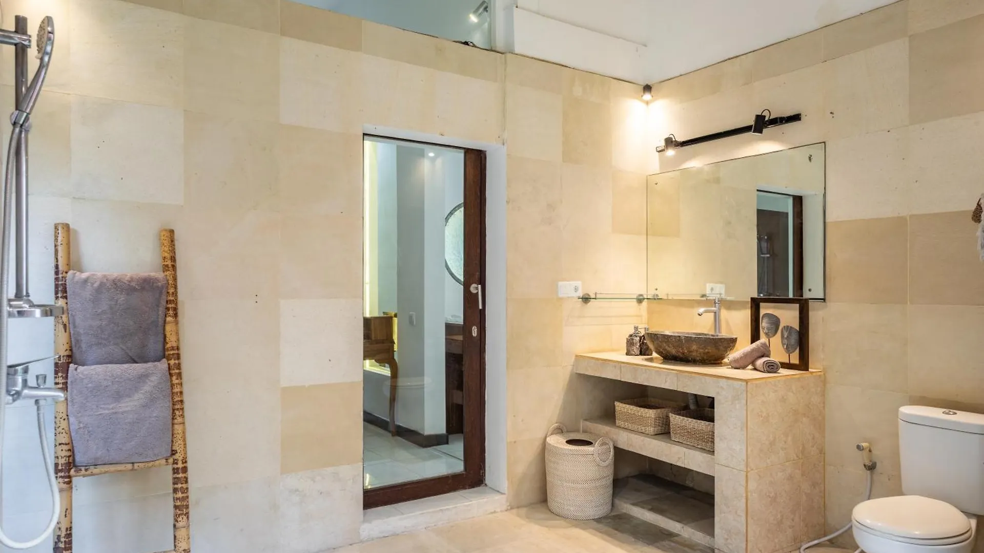 3 Bedroom Villa In D' Centre Seminyak 0*,